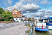 Why Stay at UNO Thames Hotel Near Top Attractions in Maidenhead